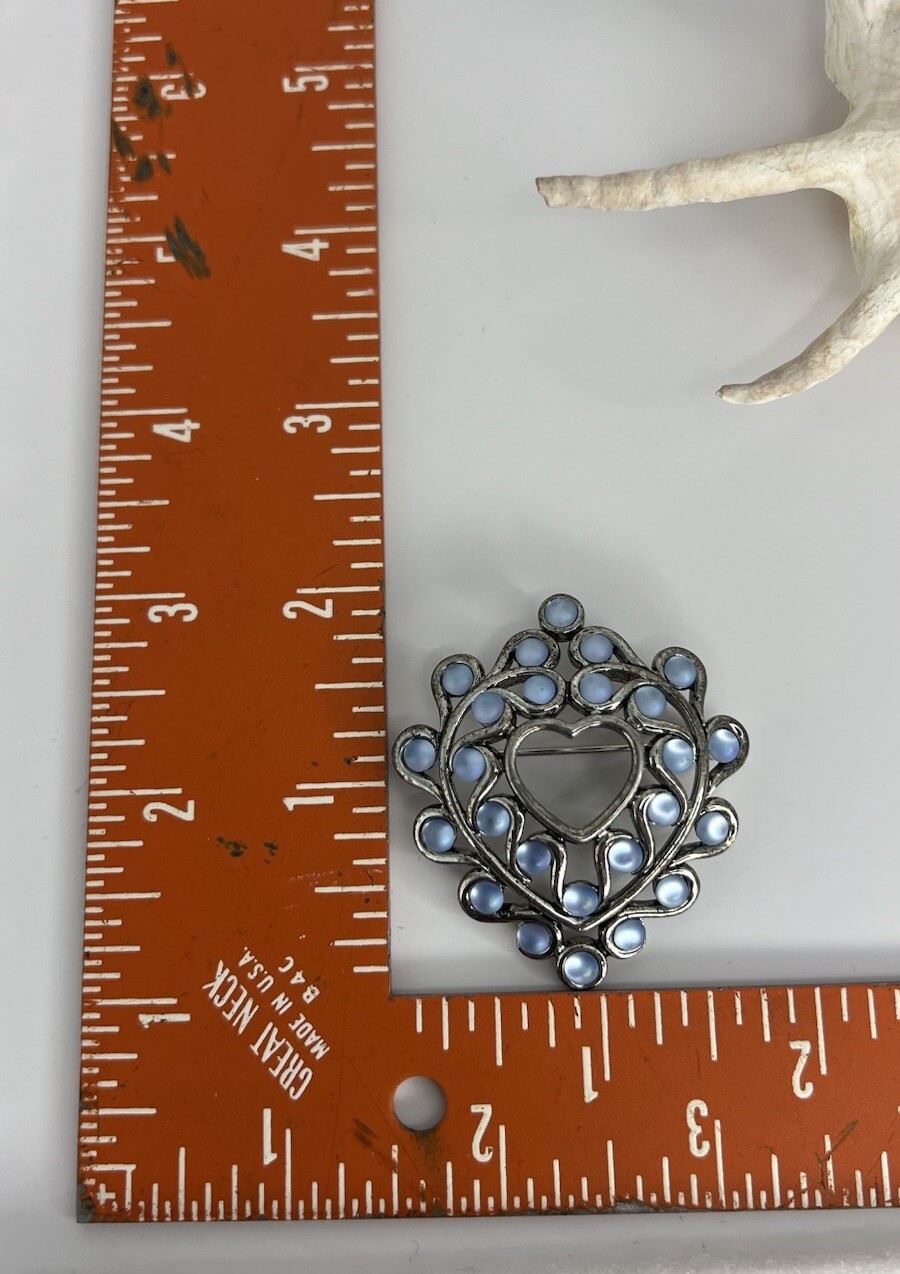 Retro Brooch Pin Heart Shaped Blue Bead Silver Tone Costume Jewelry 🩵
