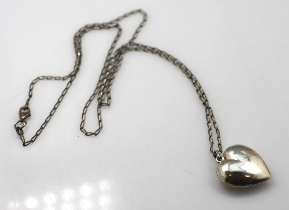 Vintage Sterling Silver 925 paper chain 24″ necklace W/ puff heart pendant Italy