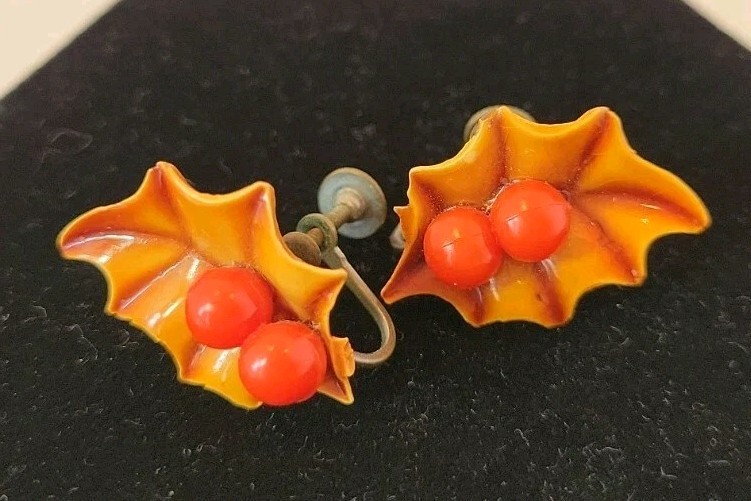 Vintage MCM Holly Berry Leaf Screw Back Clip On Earrings Autumn Fall Colors