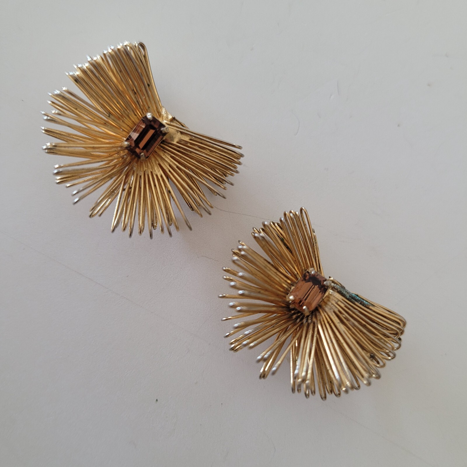 Vintage Fashion Vogue Gold-Tone Art Deco Wire Stone Clip-On Earrings