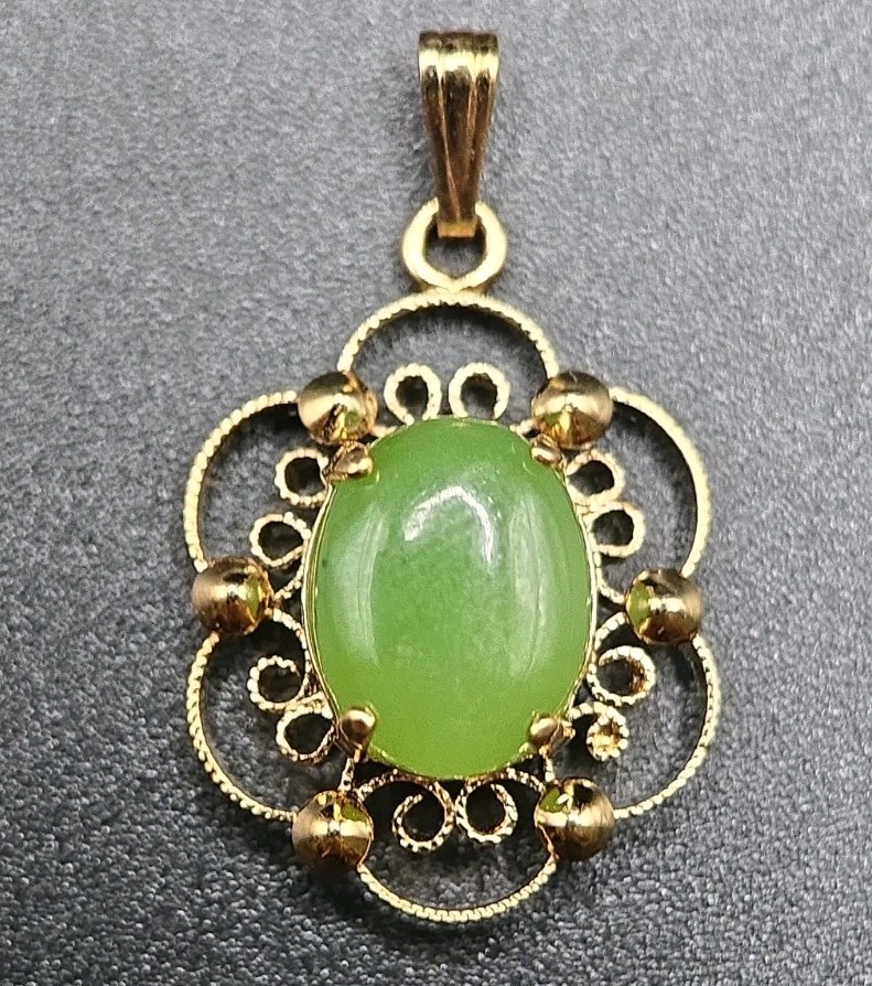 ​Vtg Gold on Sterling Silver Filigree Jade Cabochon Flower Pendant Vermeil 1.5g