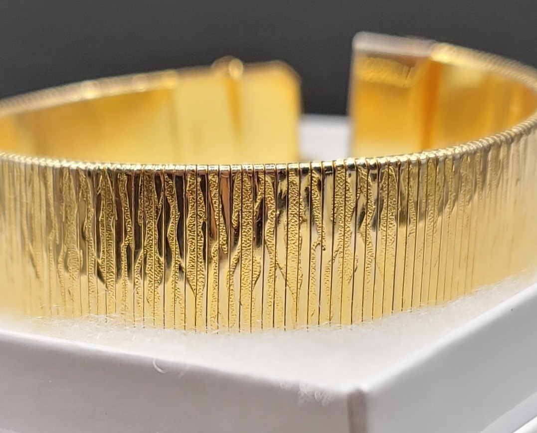 Monet 1960s Gold Tone Vertical Design Safety Clasp 7.5 5/8th Wide Nice Weight