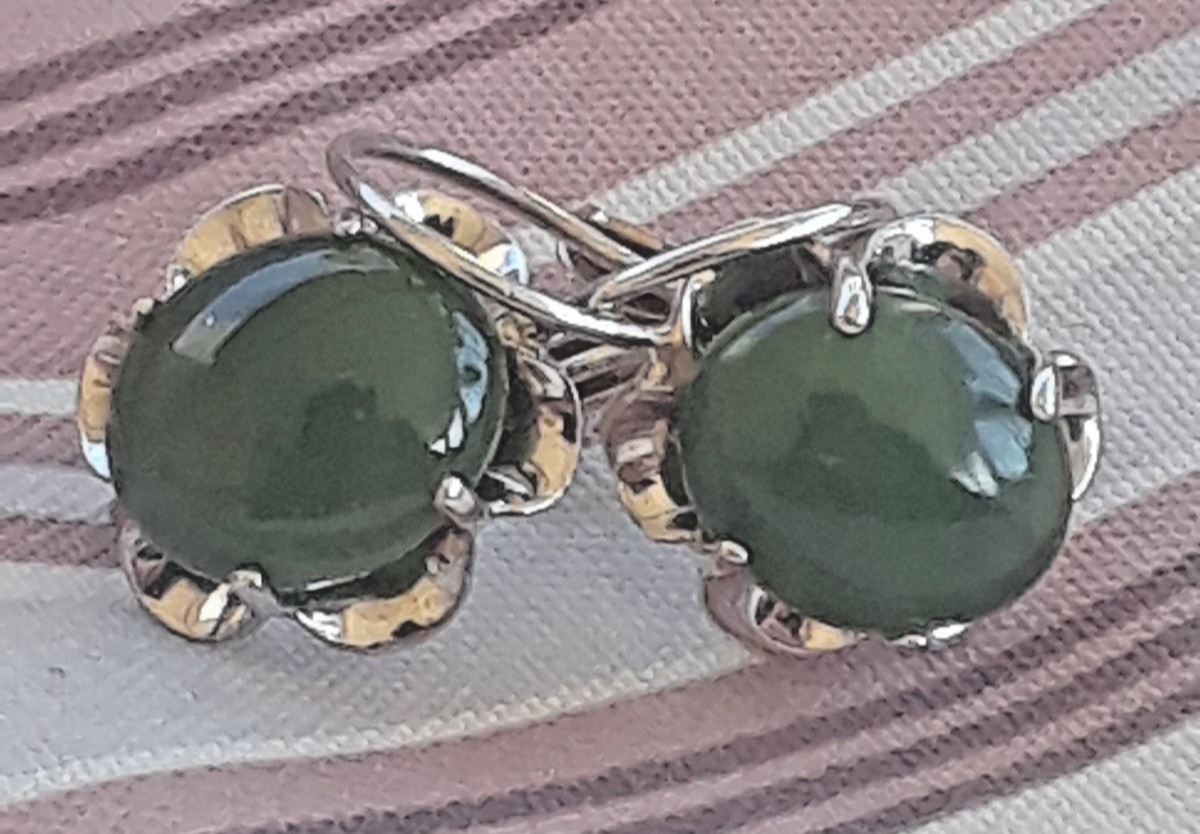 Vintage Sterling Silver Jade Cabochon Scalloped Clip Earrings, About 1″ overall