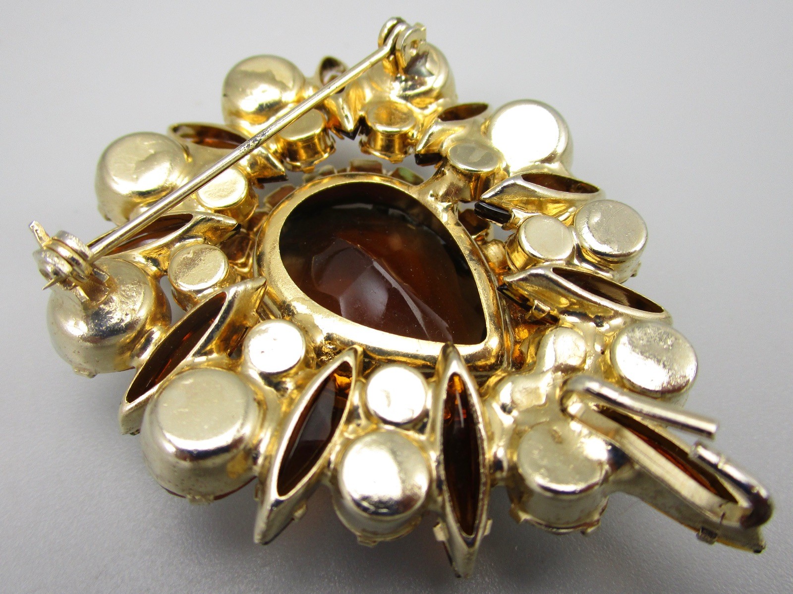 GORGEOUS DELIZZA & ELSTER JULIANA TOPAZ BOREALIS RHINESTONE BROOCH PIN