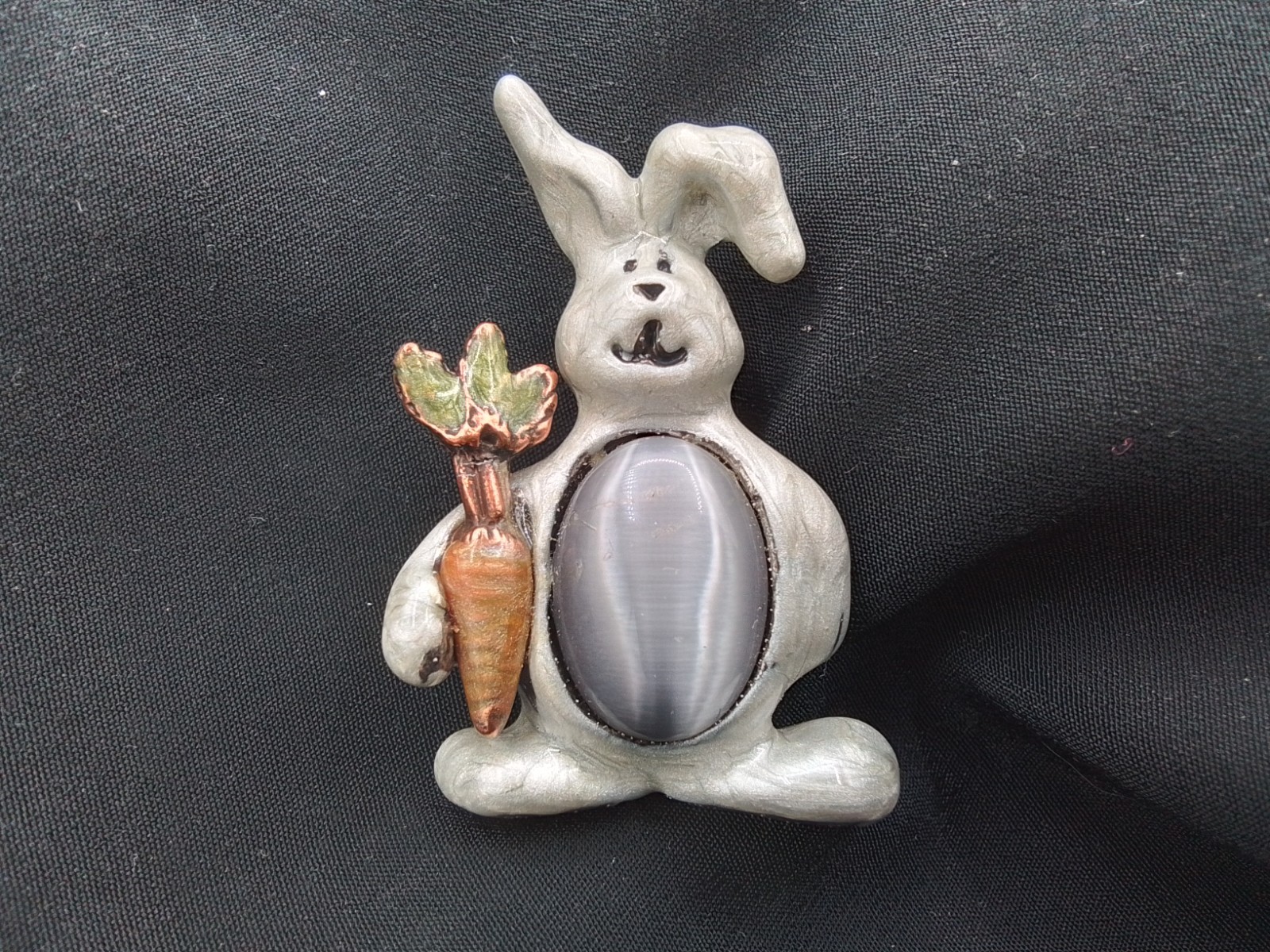 GRAY STONE BUNNY RABBIT ENAMEL ART COATED CARROT CABOCHON STONE BROOCH EASTER