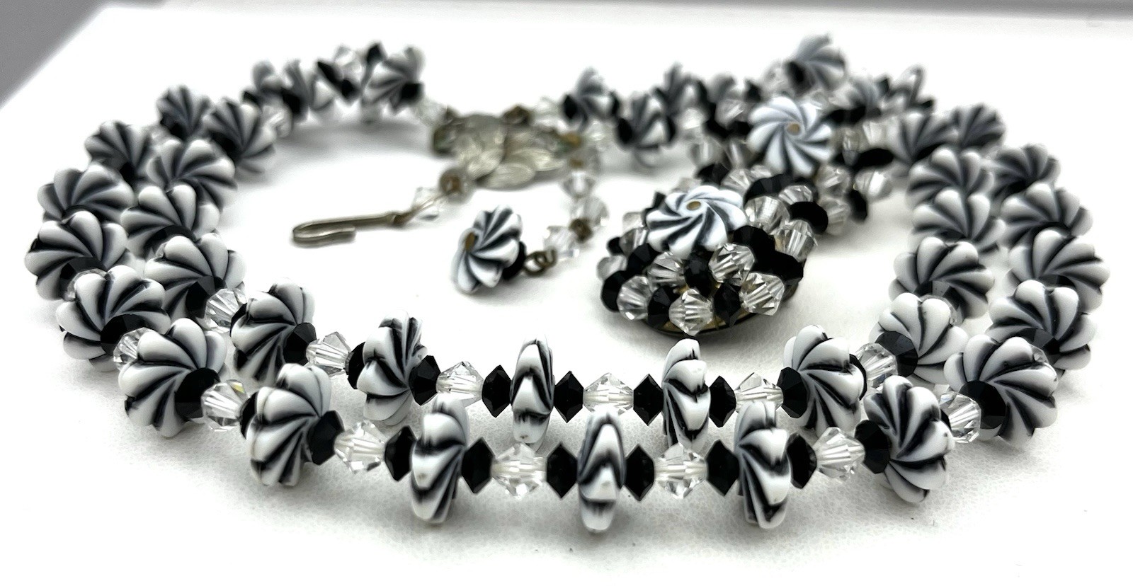 Vintage WHITE & BLACK Plastic FLOWER Two Strand Necklace & Earrings SWIRLY