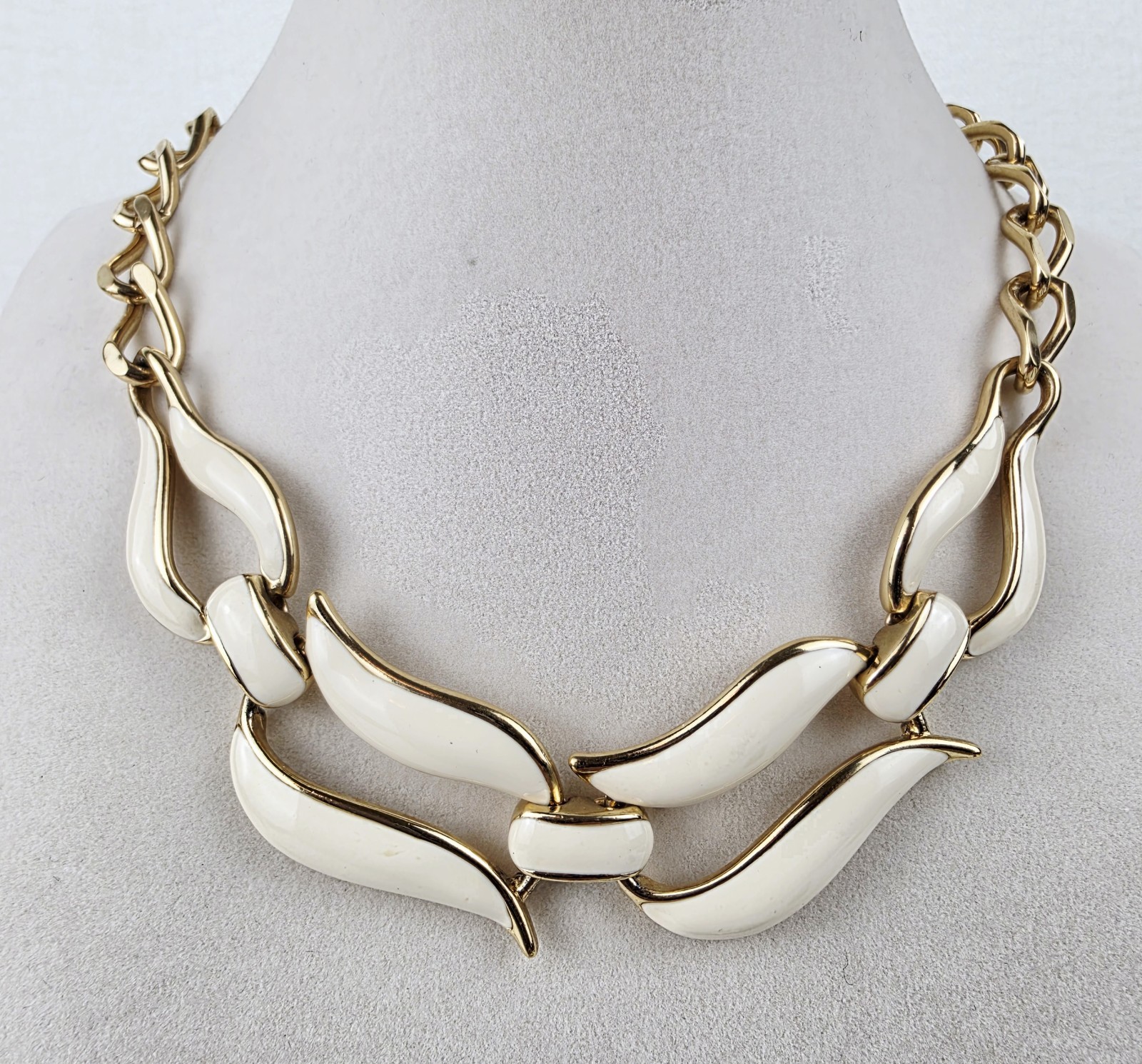 4pc Vintage Monet Gold Tone And Ivory Enamel Jewelry Set All Signed