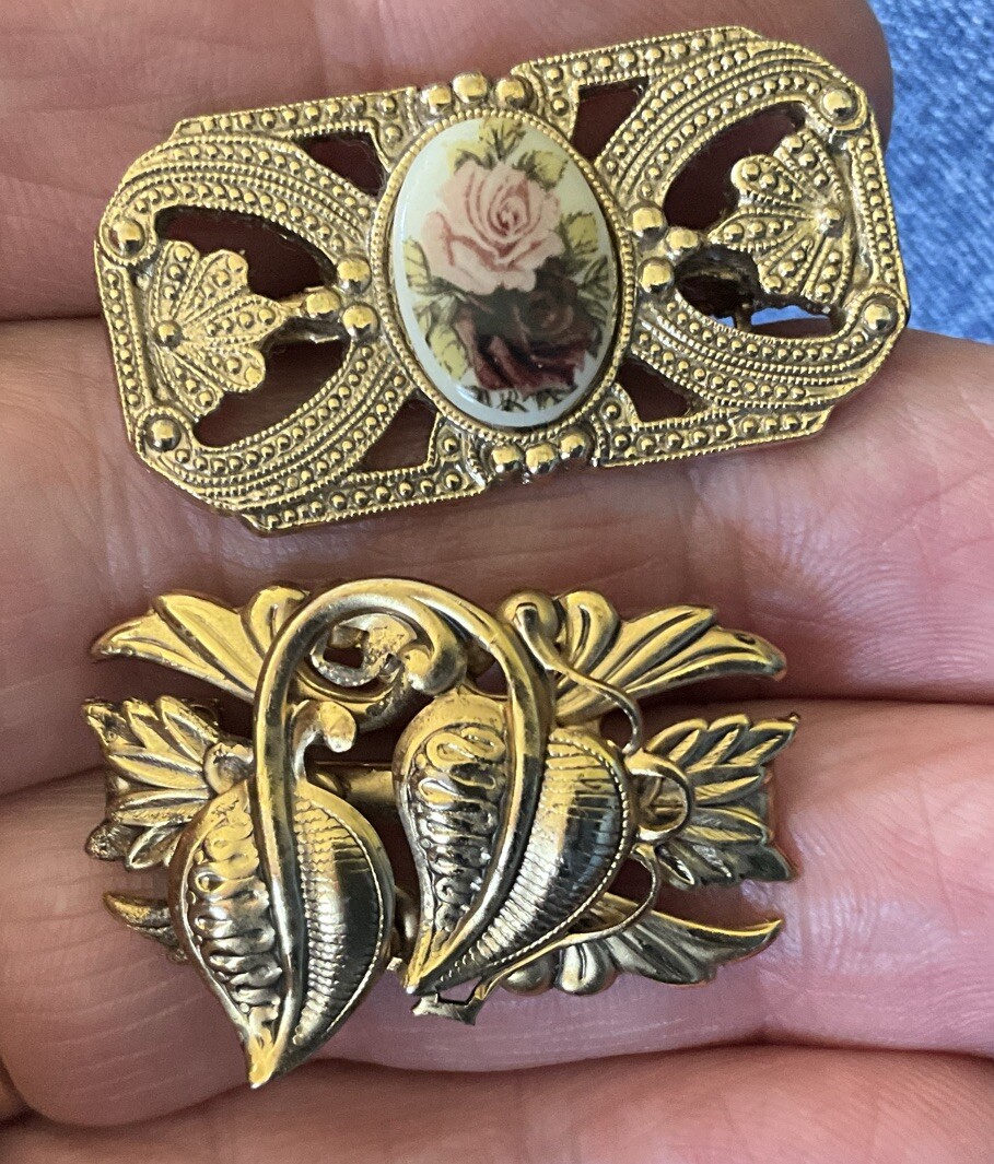 2 Unmarked Vintage Brooches. Gold tone. 1.5” Long Each. Flowers Leafs