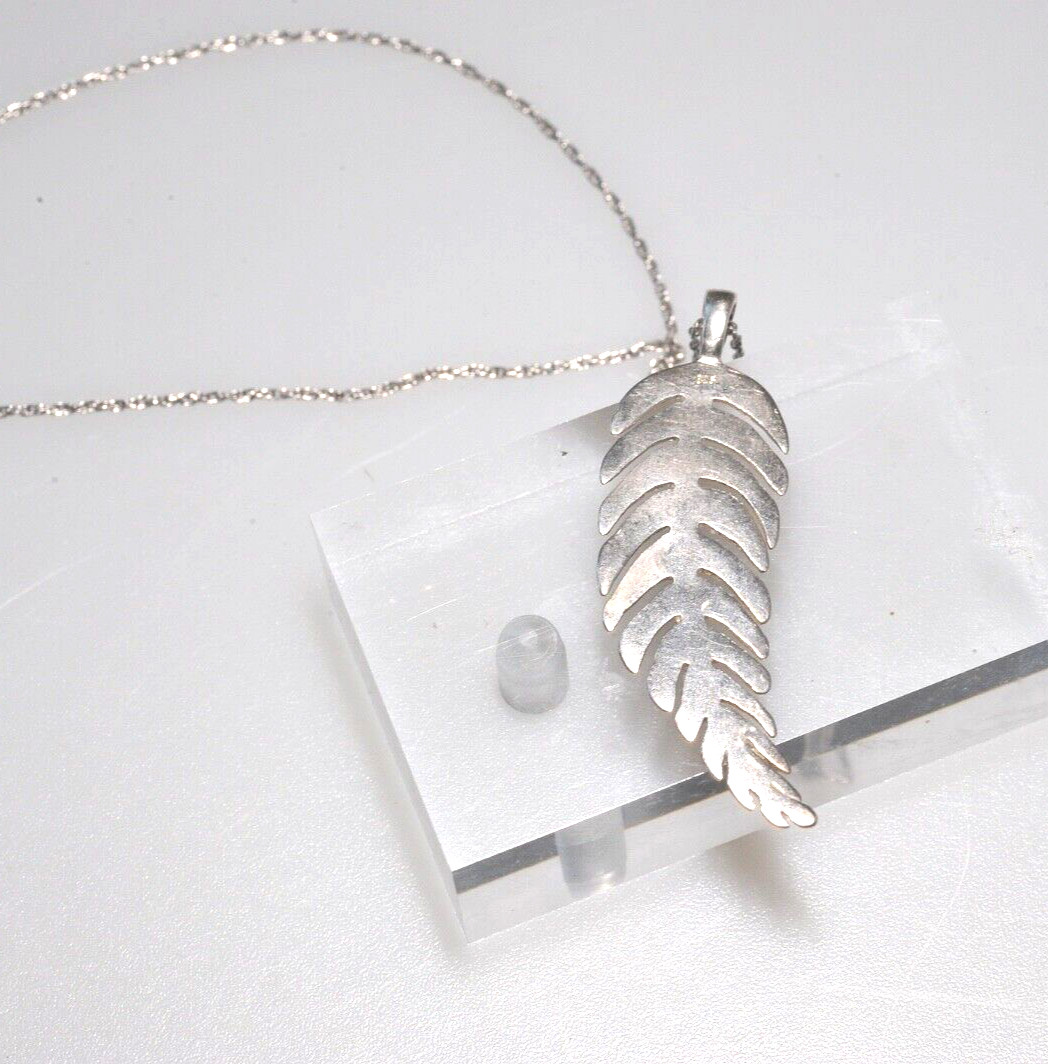 vtg 925 sterling Silver Feather Pendant necklace Curved sw style BEAUTIFUL LF9