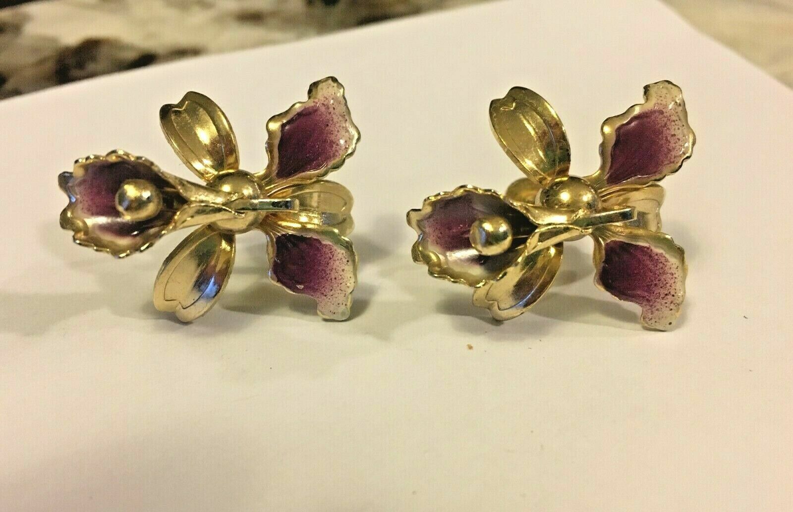 Vtg Orchid Flower Floral Purple Enamel Gold Tone Screw On Back Earrings Retro