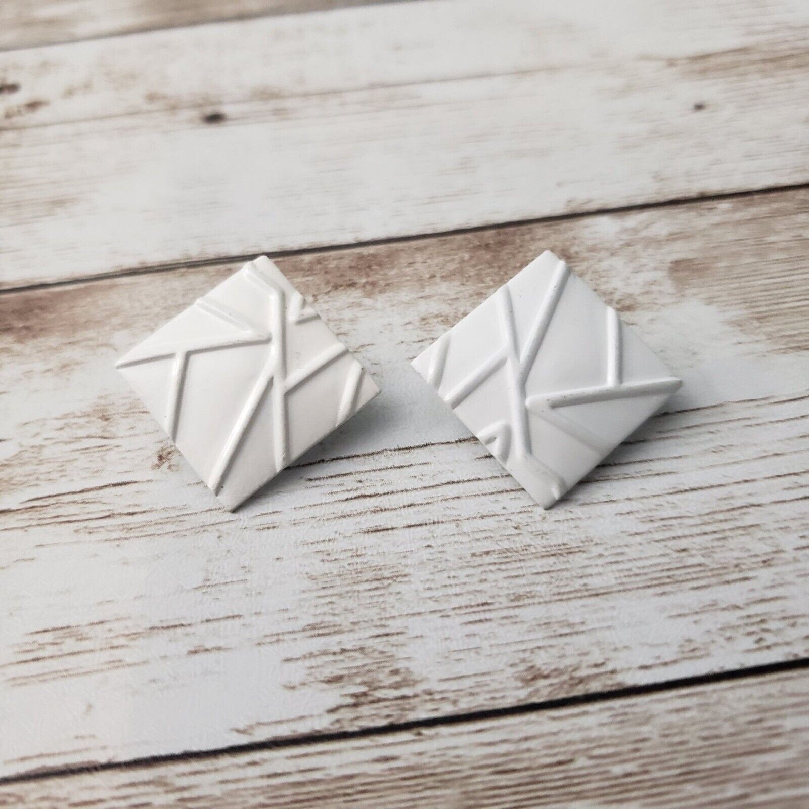 Vintage Clip On Earrings – Off White Retro Design Diamond Shape