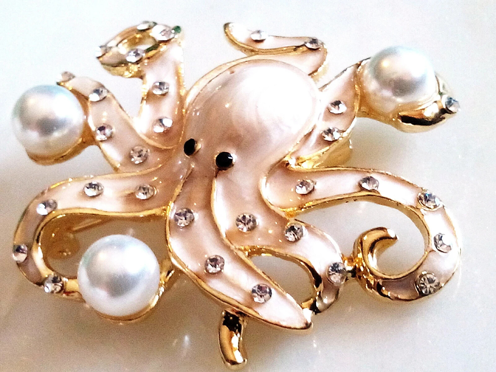 ENAMELED OCTOPUS BROOCH/PENDANT!White Enameled, Clear Crystals, Imitation Pearls