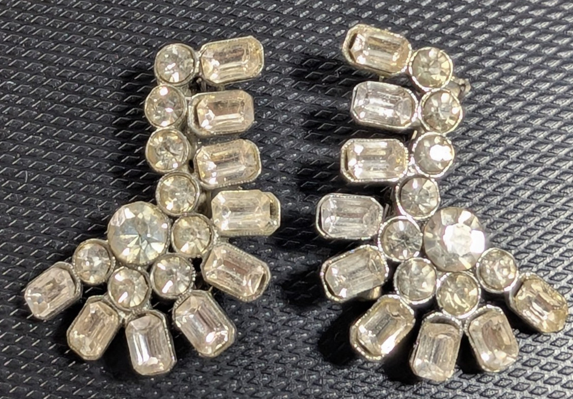 Set of 2 -Rhinestones Brooch Jewelry Vintage 1.5″ Silvertone & Glass