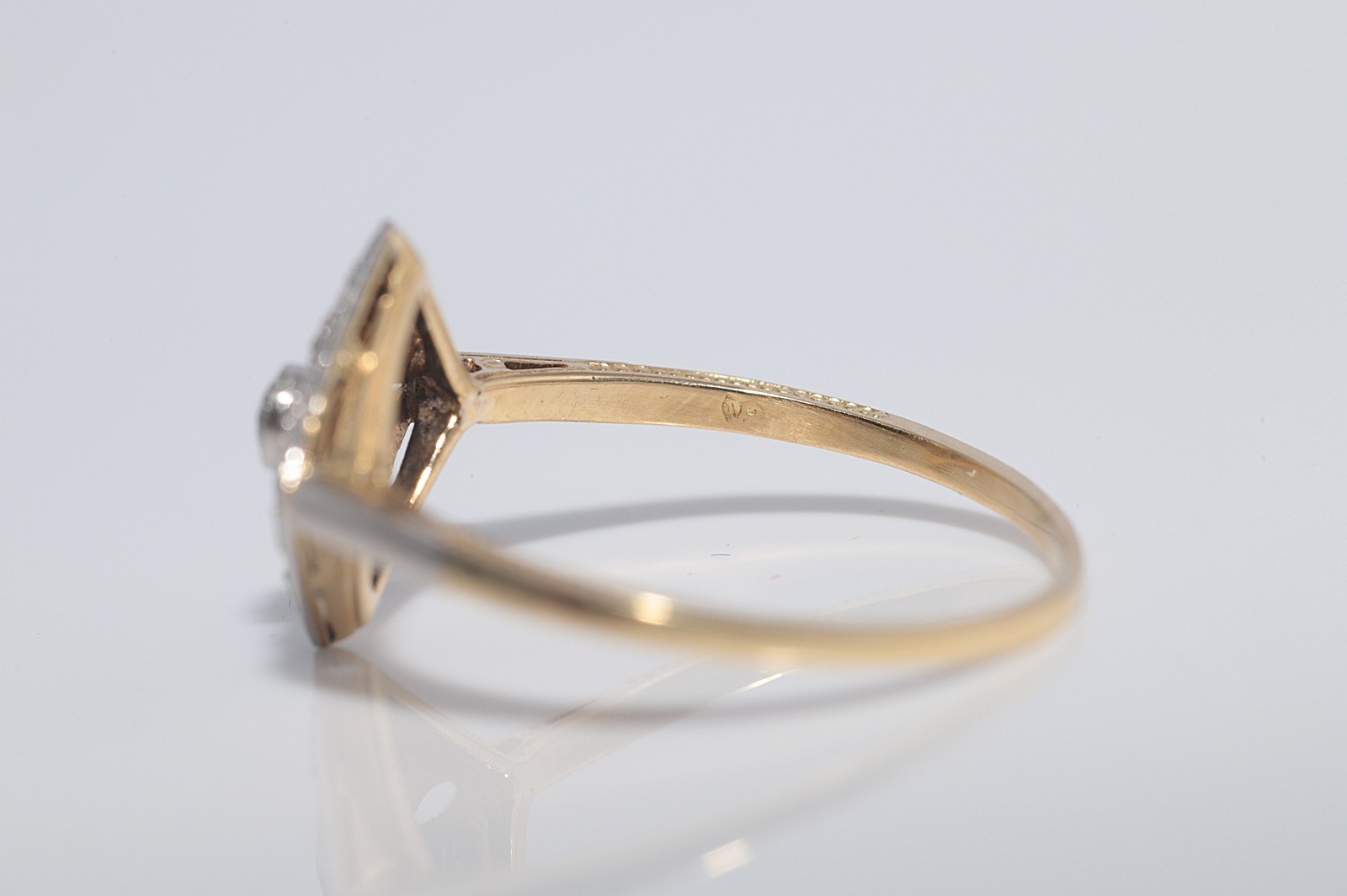 Antique Circa 1920s Art Deco 18k Gold Natural Diamond Navette Design Ring