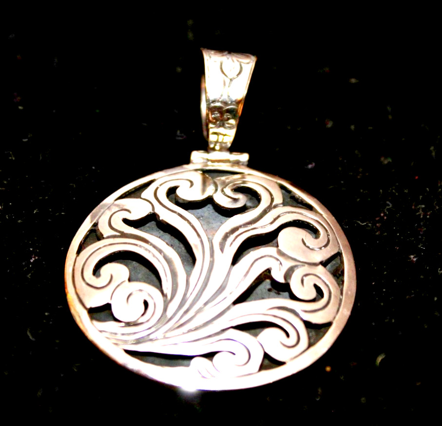 STERLING SILVER SCROLLED OPENWORK HINGED BAIL PENDANT BLACKENED BACK PLATE 10.8g