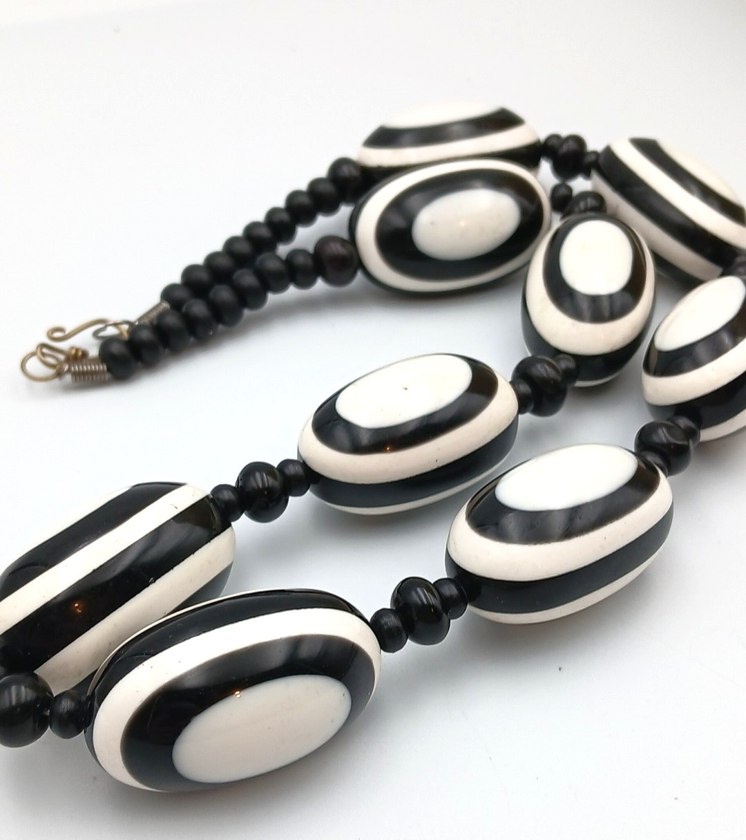 Vintage 60’s MOD Art Deco Black & White Chunky Bead Necklace 26″