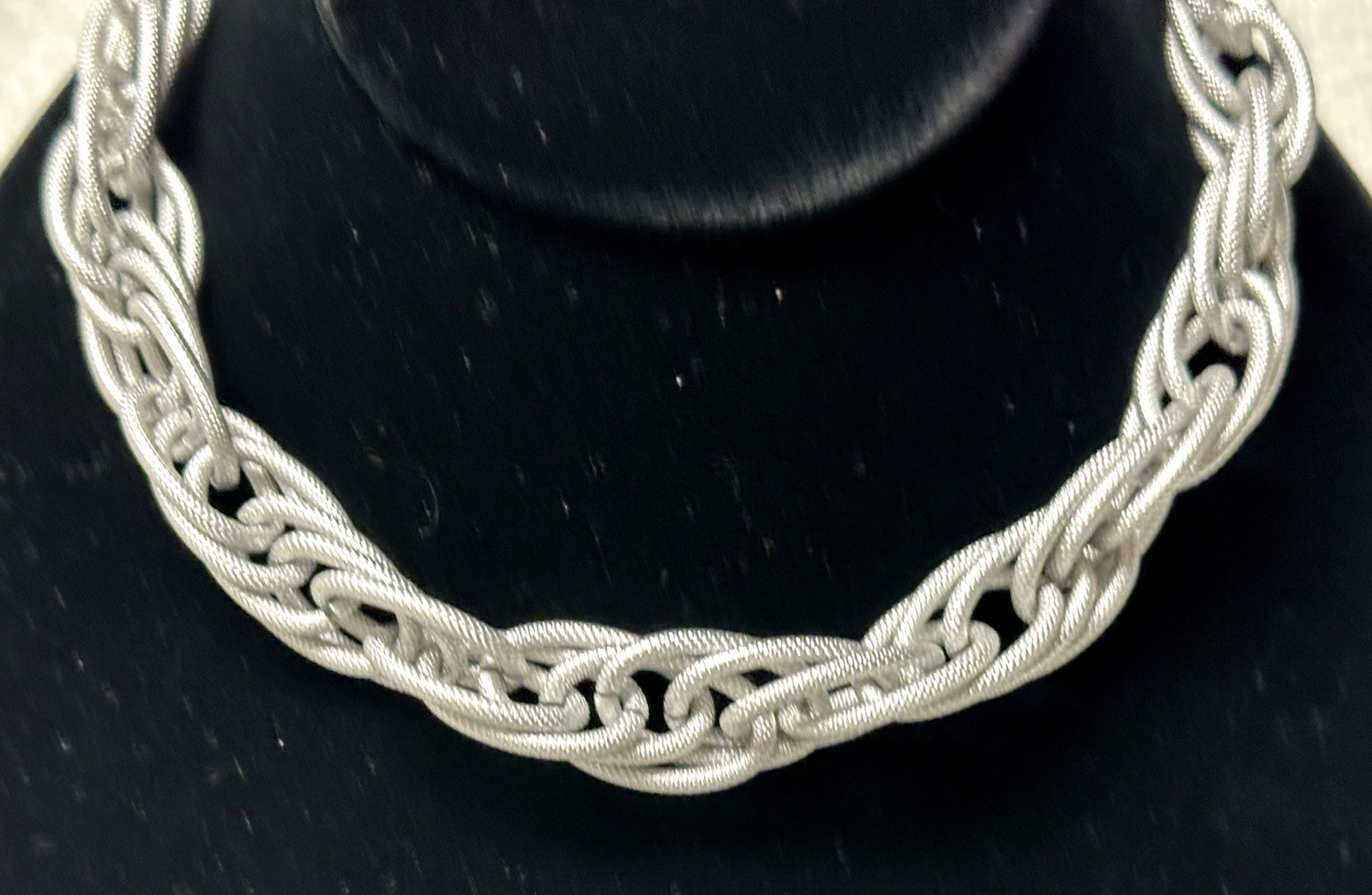 Silver Tone Aluminum Chunky Textured Oval Link Chain Choker Necklace n0157