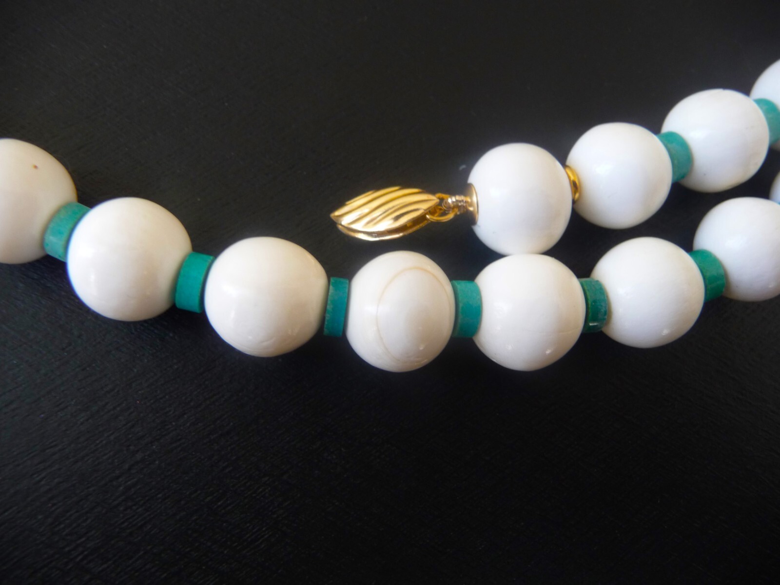 GORGEOUS VINTAGE 14K GENUINE WHITE CORAL TURQUOISE BEADED STATEMENT NECKLACE!