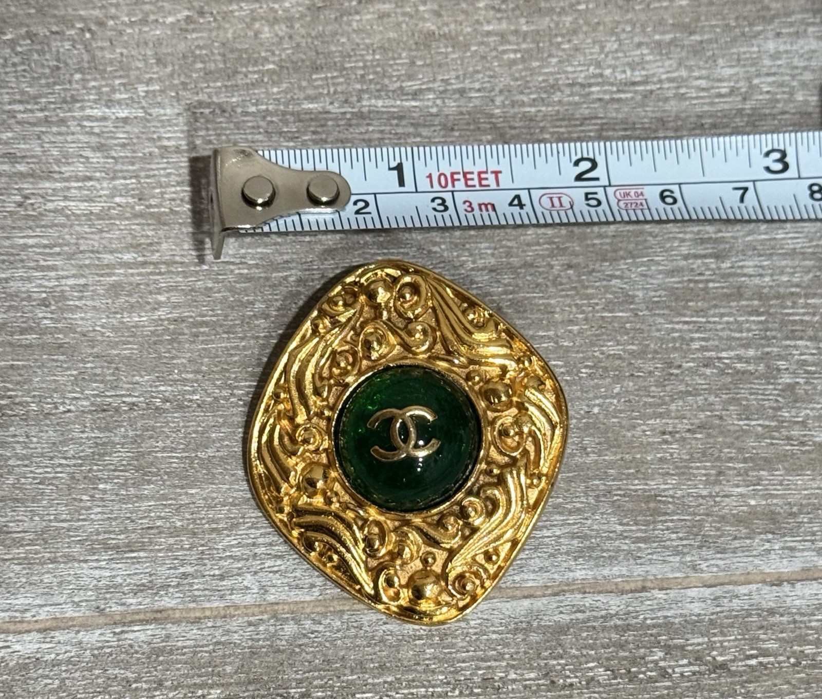 Vintage CHANEL Green Gripoix Glass Cabochon CC Brooch Gold Tone Baroque 1980s