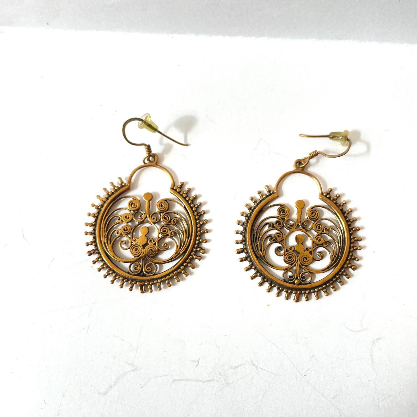 Ornate Filigree Dangle Drop Hoop Earrings Gold Tone Classic Modern Artsy Preppy