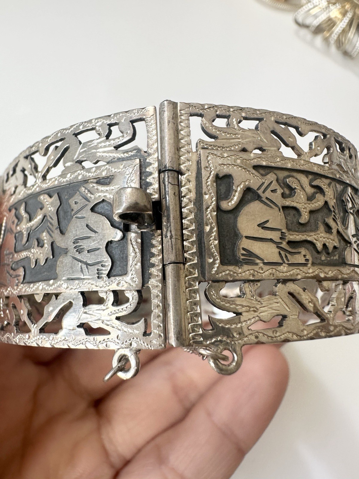 Vintage 900 Silver Guatemala Artisan Hinged Panel Bracelet 7”
