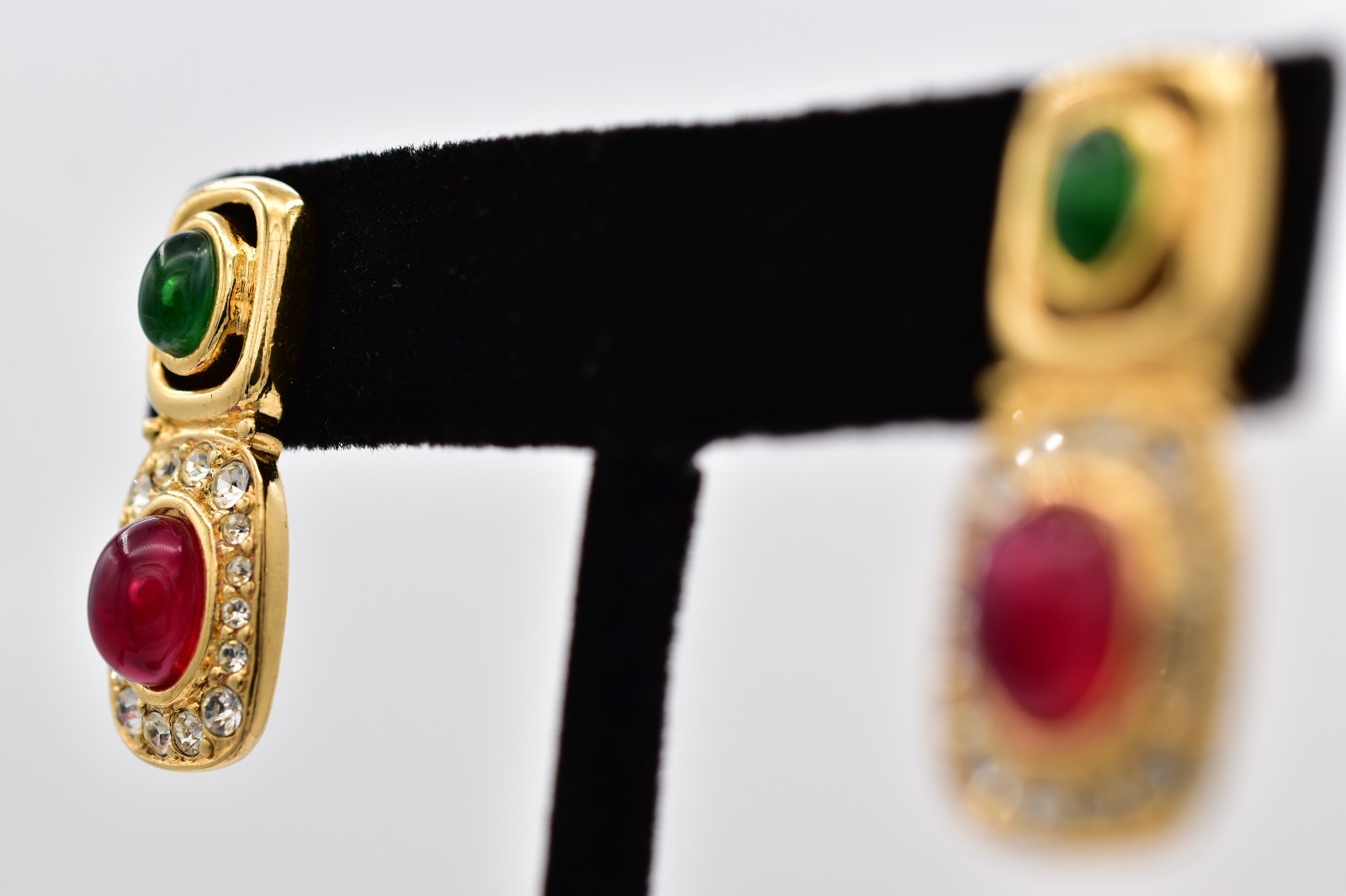 Trifari Vintage Gold Green Red Cabochon Rhinestone Earrings Signed 1980s BinAI