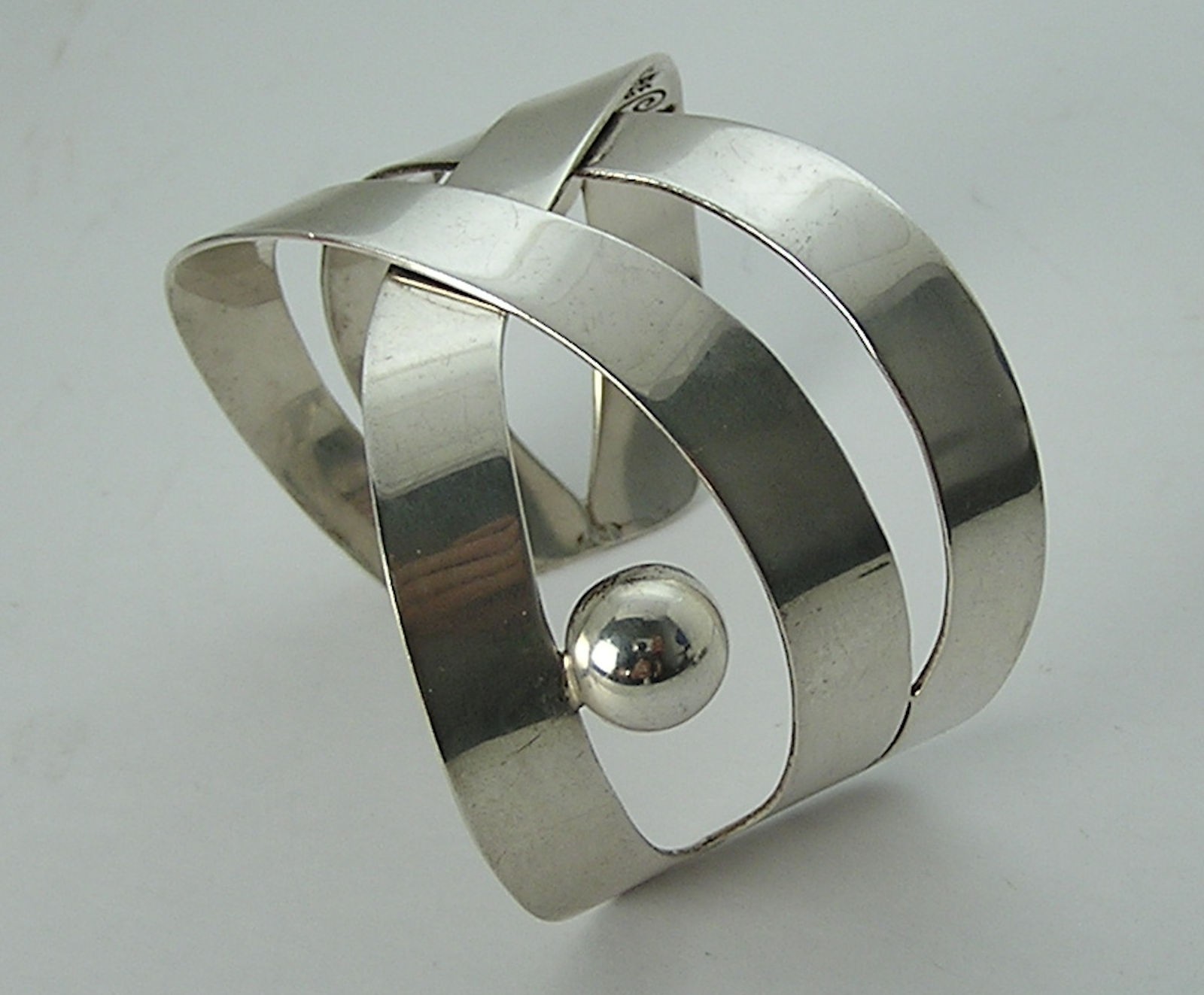 Hecho A Mano Modernist Manual Porcayo Sterling Flat Criss Cross Cuff Bracelet