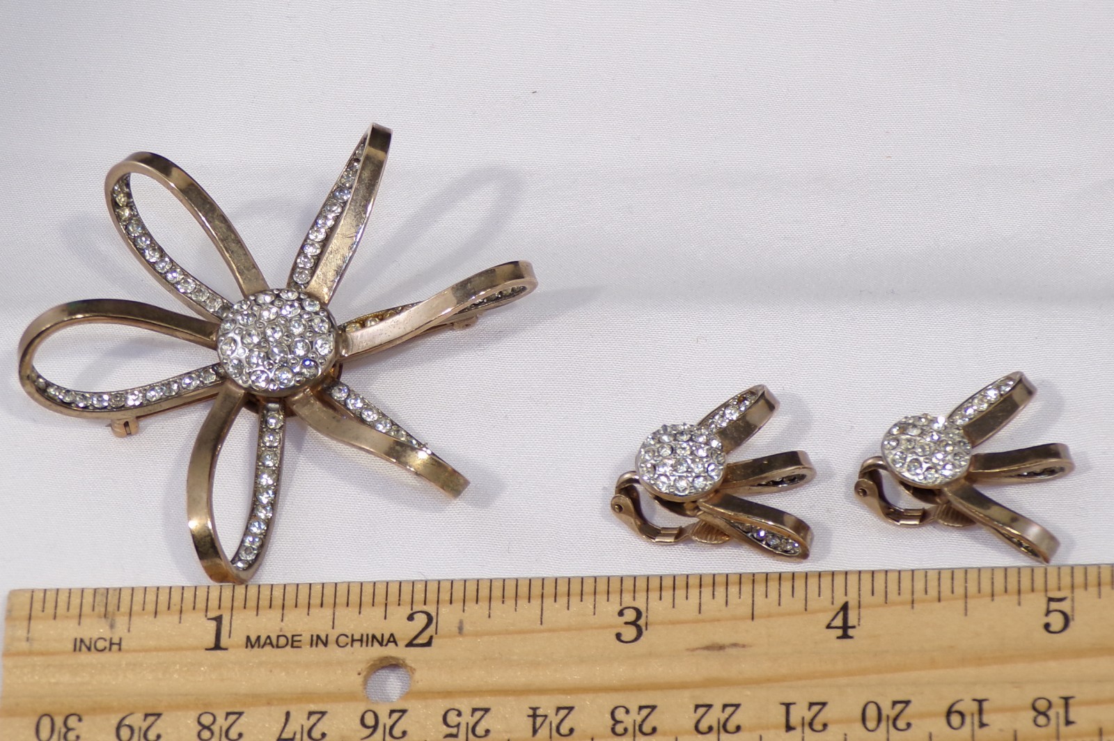 Vintage Jewelry EARRINGS and BROOCH SET by LISNER Looped Bow Flower Design