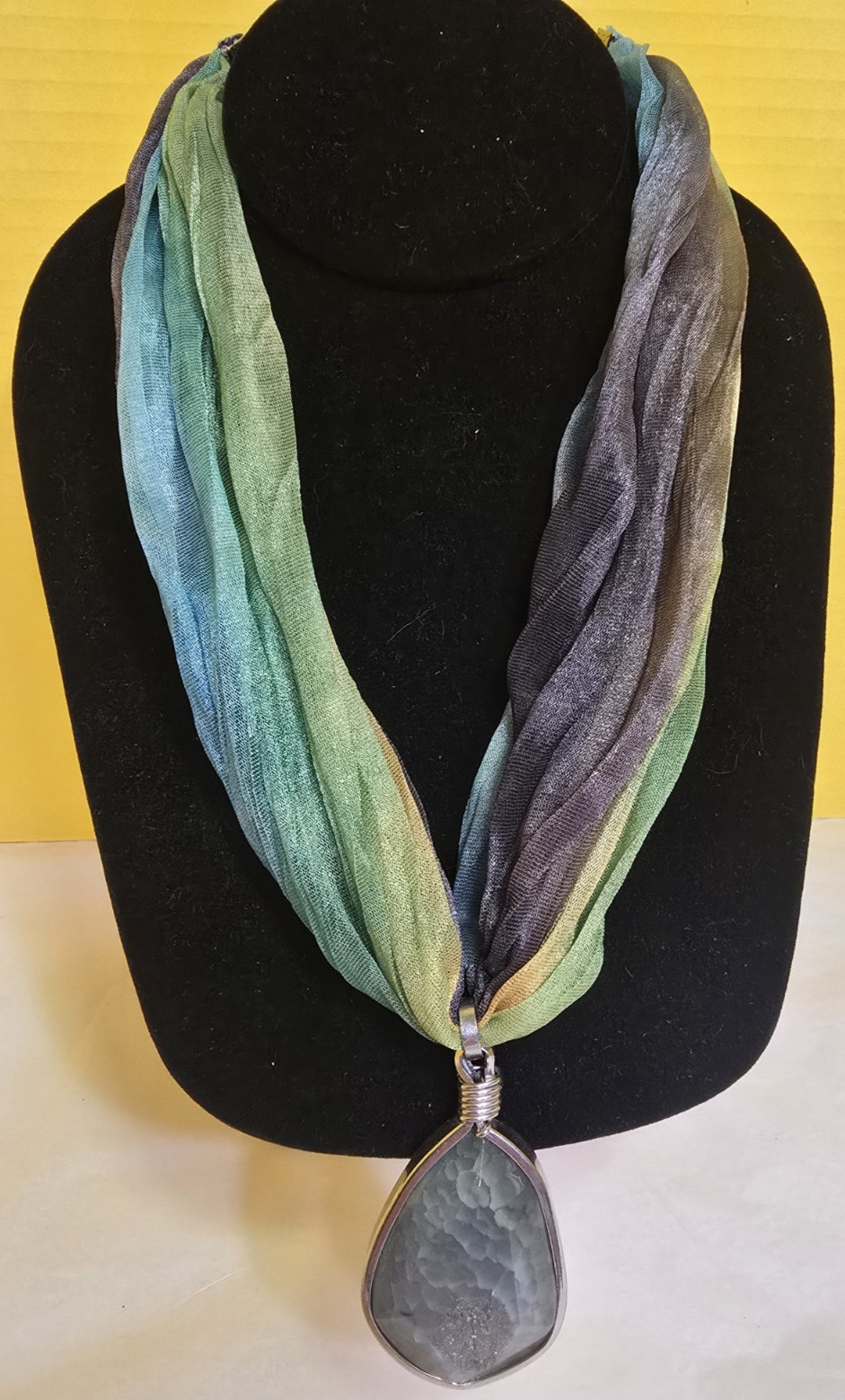 Vtg Bohemian style DRUZY AGATE GEODE PENDANT Scarf Necklace Adjustable closure
