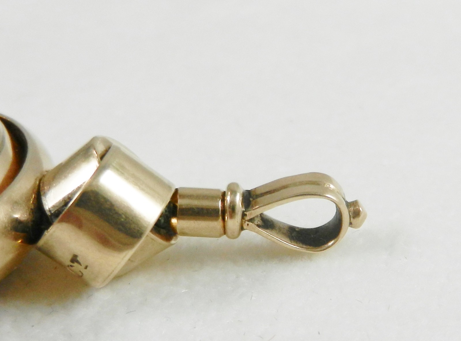 Vintage British 10K Yellw Gold Bloodstone Sardonyx Spinner Pendant Fob Love Knot