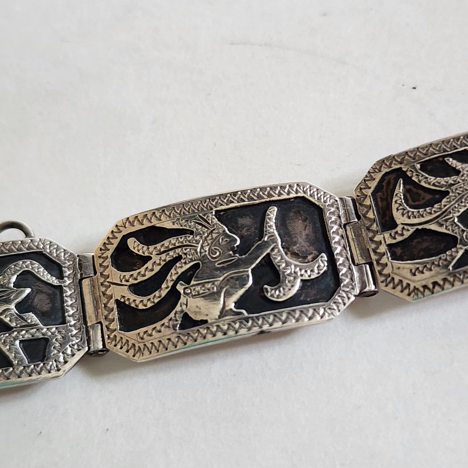 Vintage 925 Sterling Silver 7 Panel Hinged Guatemala Ethnic Mayan Bracelet 6″