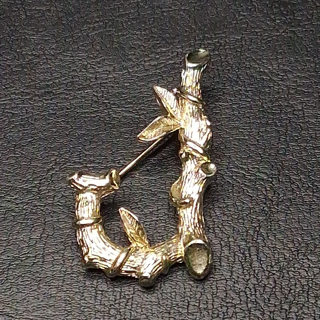 Vintage Jewelry Signed SARAH COVENTRY Leaves Letter “J” Pin Brooch. 16.635
