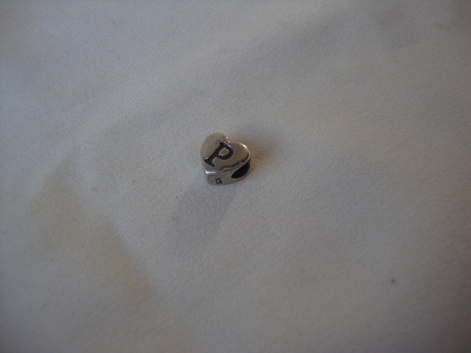 VINTAGE ALPHABET BLACK LETTER ‘P’ ON 3/8″ HEART CRAFT BEAD STERLING SILVER 925