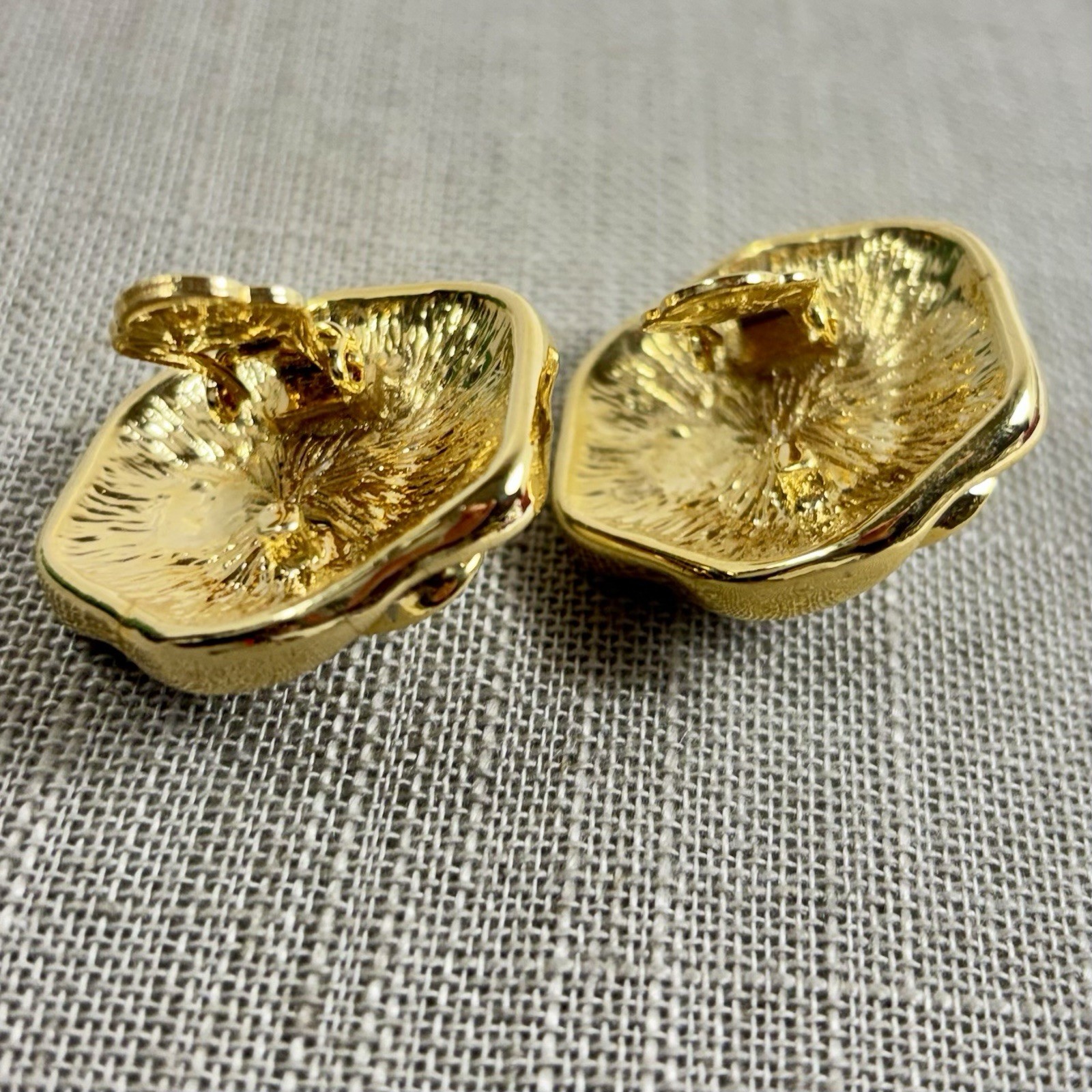 Vntg TACOA Multicolor Enamel Flower Clip-On Earrings Gold Tone Faux Pearl NOS