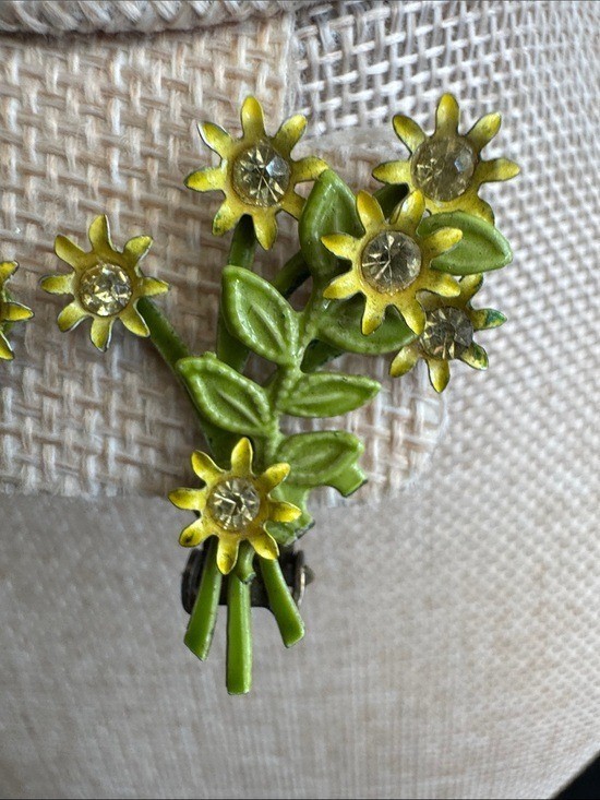 VTG 1962 Yellow Enamel Flower Bouquet Clip-on Earrings Yellow Green Rhinestone