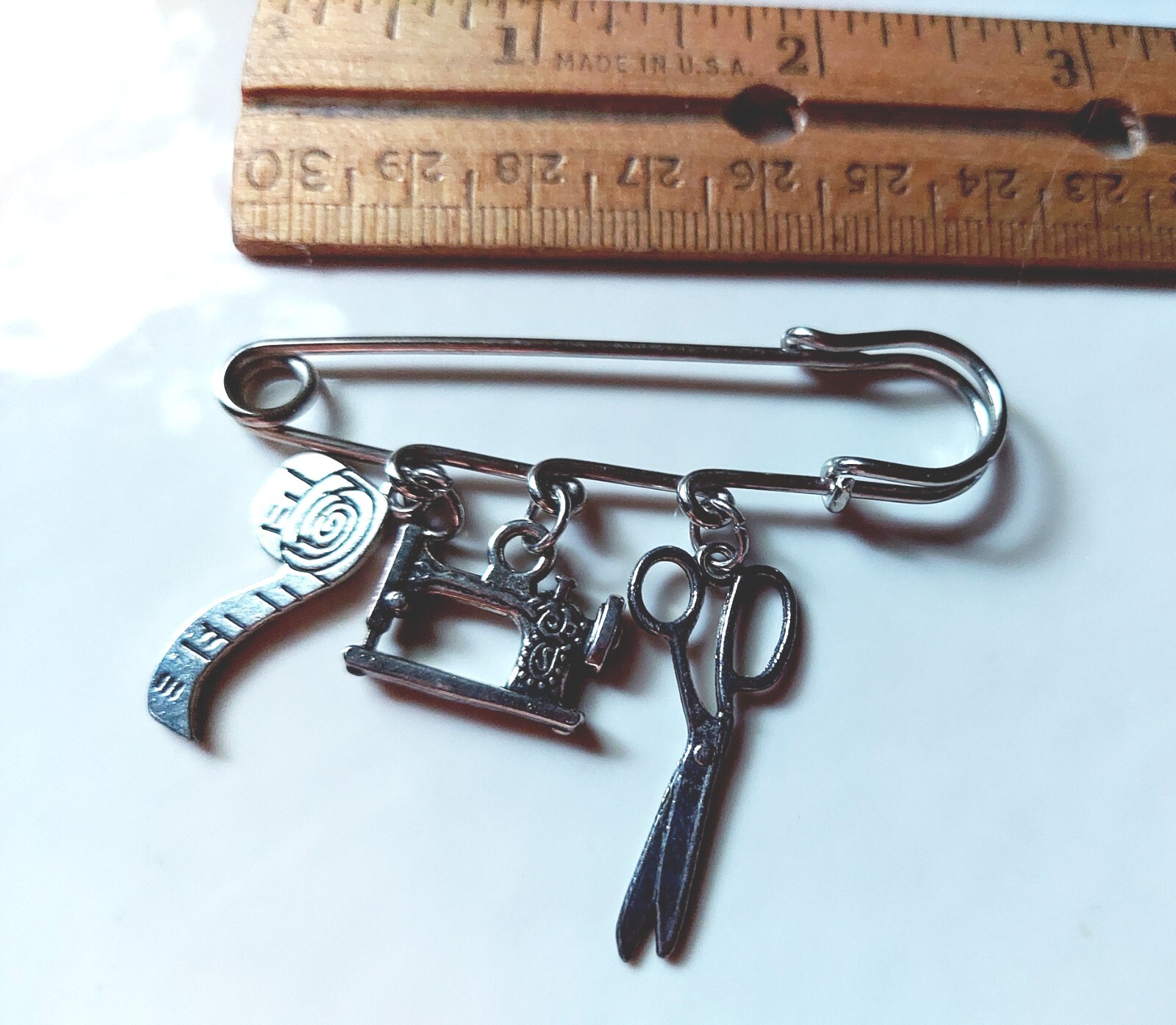 Vintage Sewing Brooch Kilt Pin Tape Measure Scissors Sewing Machine 3″ Gift Bag