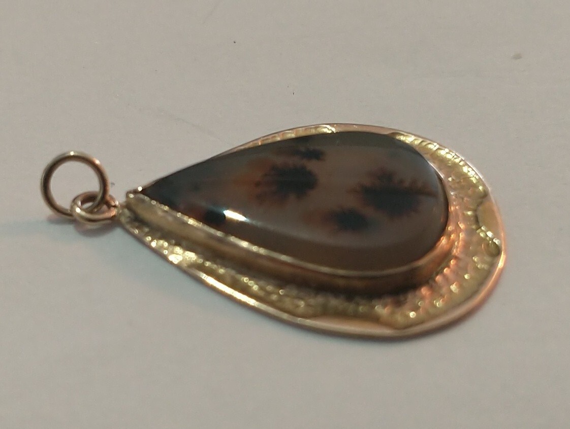 Vintage English 9 Karat Gold Portrait Agate Pendant