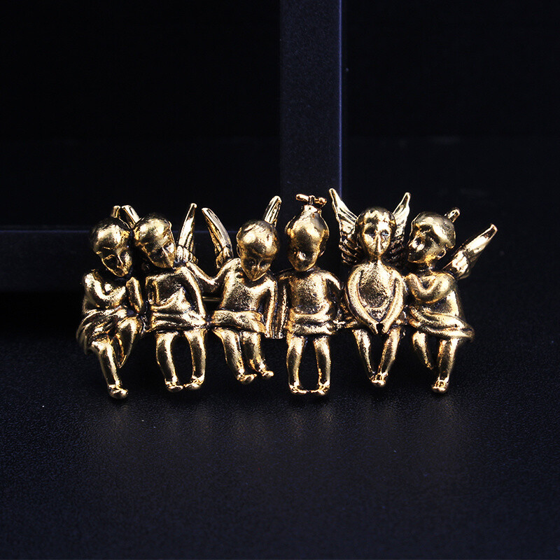 Vintage Personality Creative Elegant Dripping Cherub Brooch Jewelry Gift