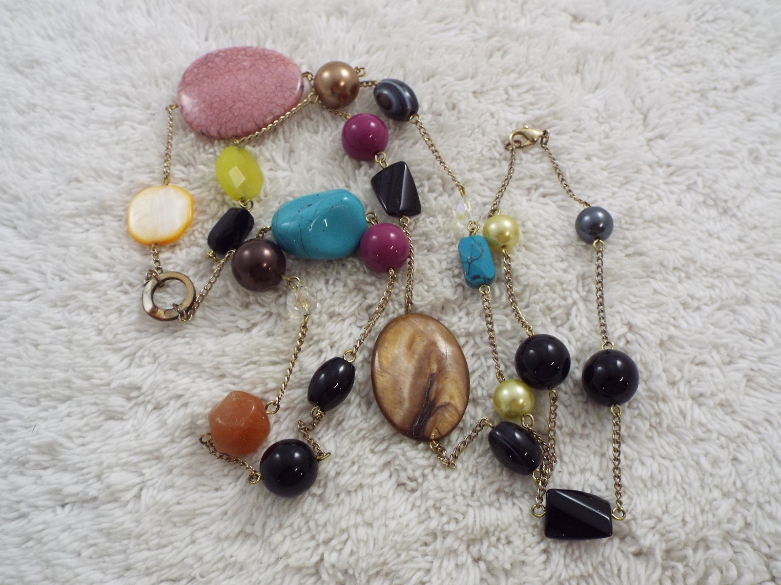Goldtone Mixed Bead Shell Acrylic Chain Necklace (B40)