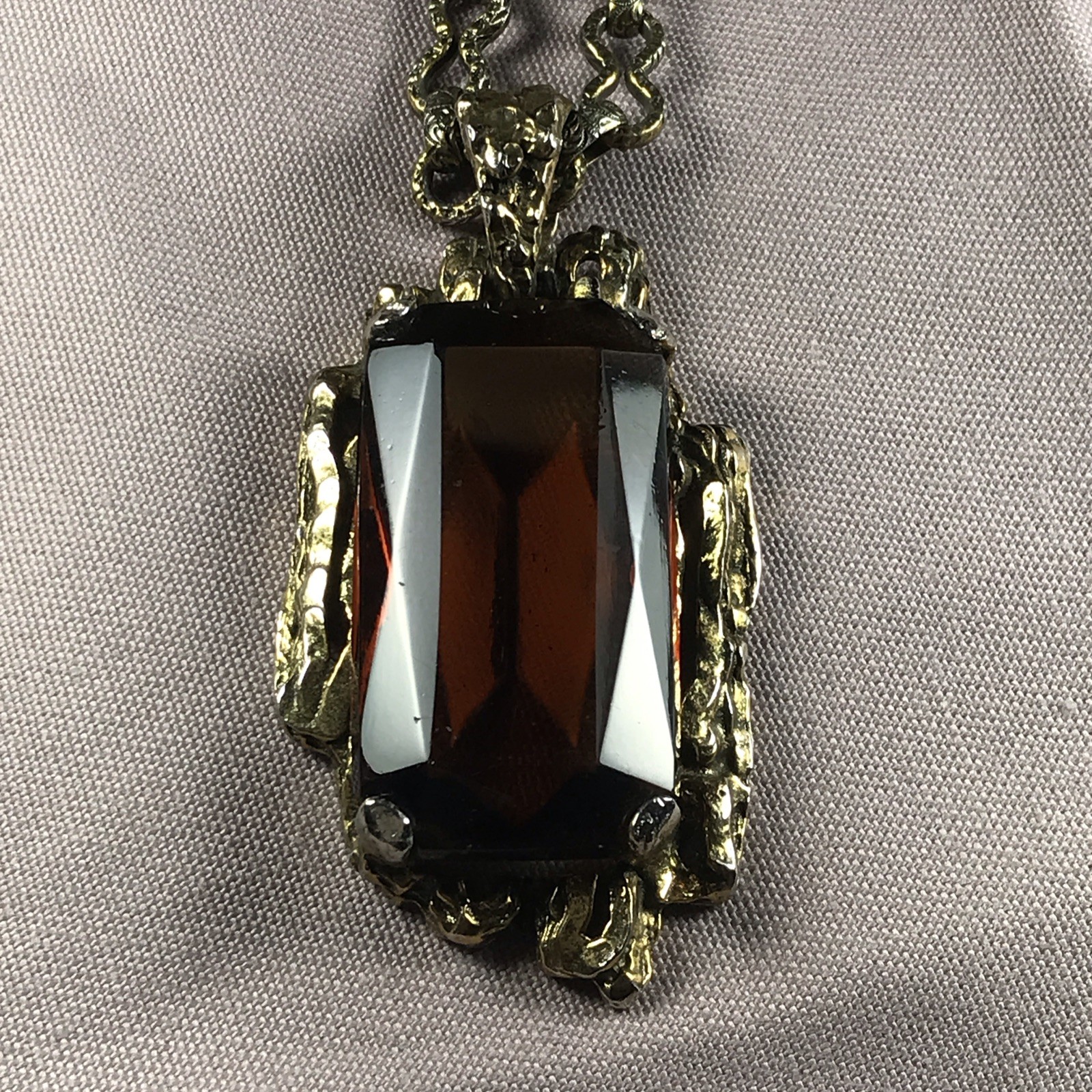 VTG. Art Deco ZENTALL Amber Glass Pendant Necklace Ornate Gold Tone Chain