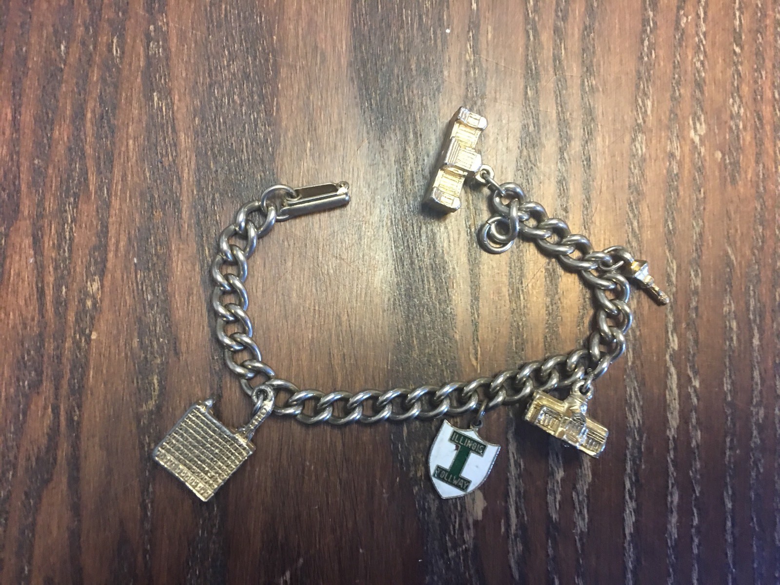 Vintage Gold Plate Multi Charm Bracelet Monuments Buildings Signs Chain Bracelet