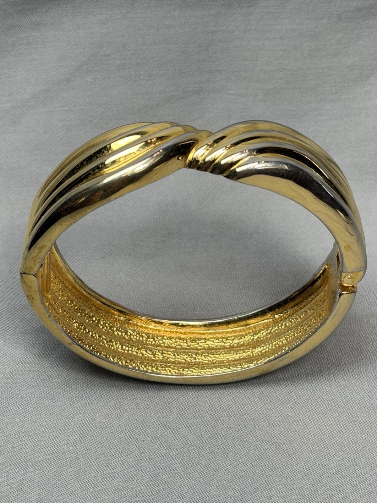 1980s Gold Tone Bangle Bracelet Ribbed Twist Spring Hinge Open Close