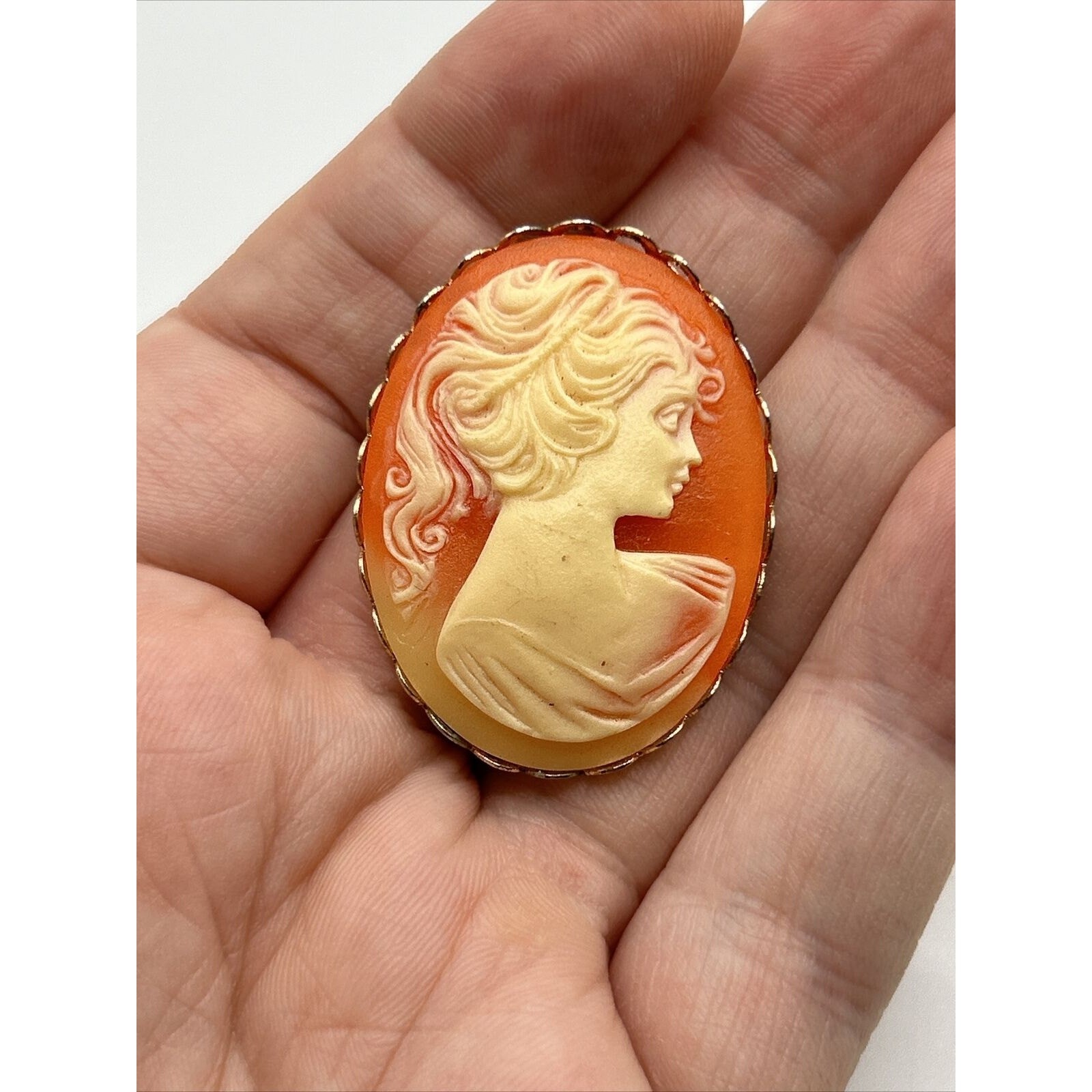 VINTAGE Gold Tone Lady CAMEO Pin Brooch Orange And Cream