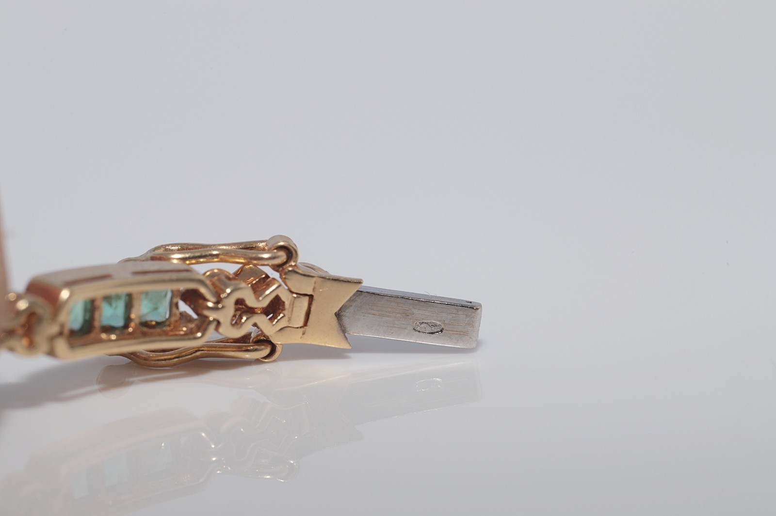 Vintage Circa 1980s 18k Gold Natural Diamond And Caliber Cut Emerald Bracelet