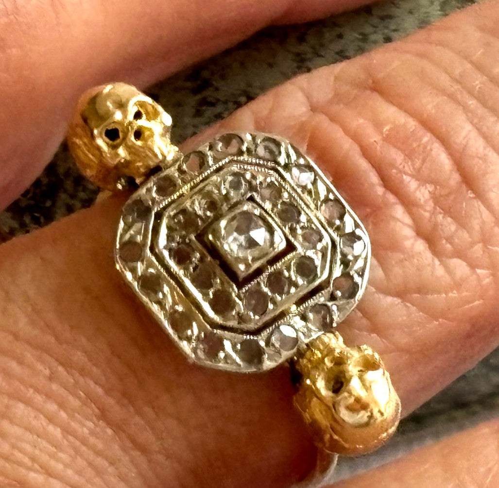 Ant. Victorian Memento Mori Skulls Solid Gold 18k Rose cut Diamonds Ring