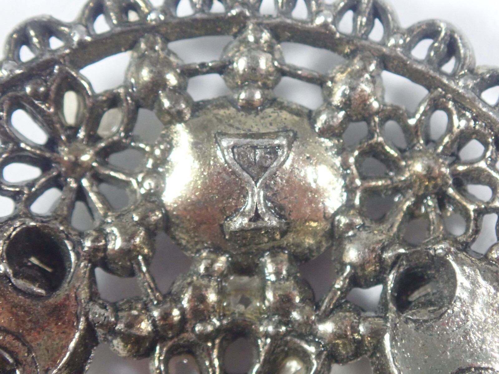 VINTAGE NEW ENGLAND GLASS WORKS FILAGREE PENDANT