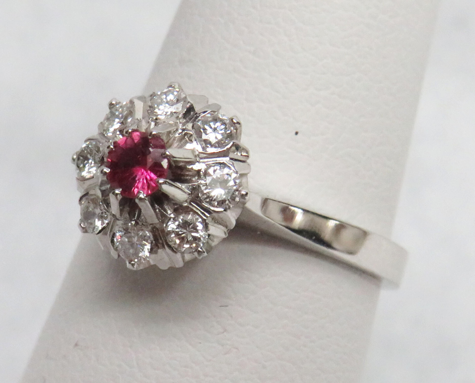 WONDERFUL 18K WHITE GOLD RED RUBY & 0.35ct DIAMOND RING SIZE 6