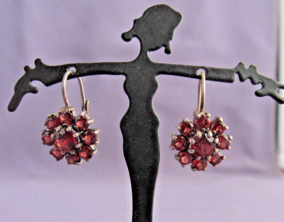 VINTAGE STERLING CLUSTER ROUND RED GARNET DROP DANGLE PIERCED SNAPBACK EARRINGS