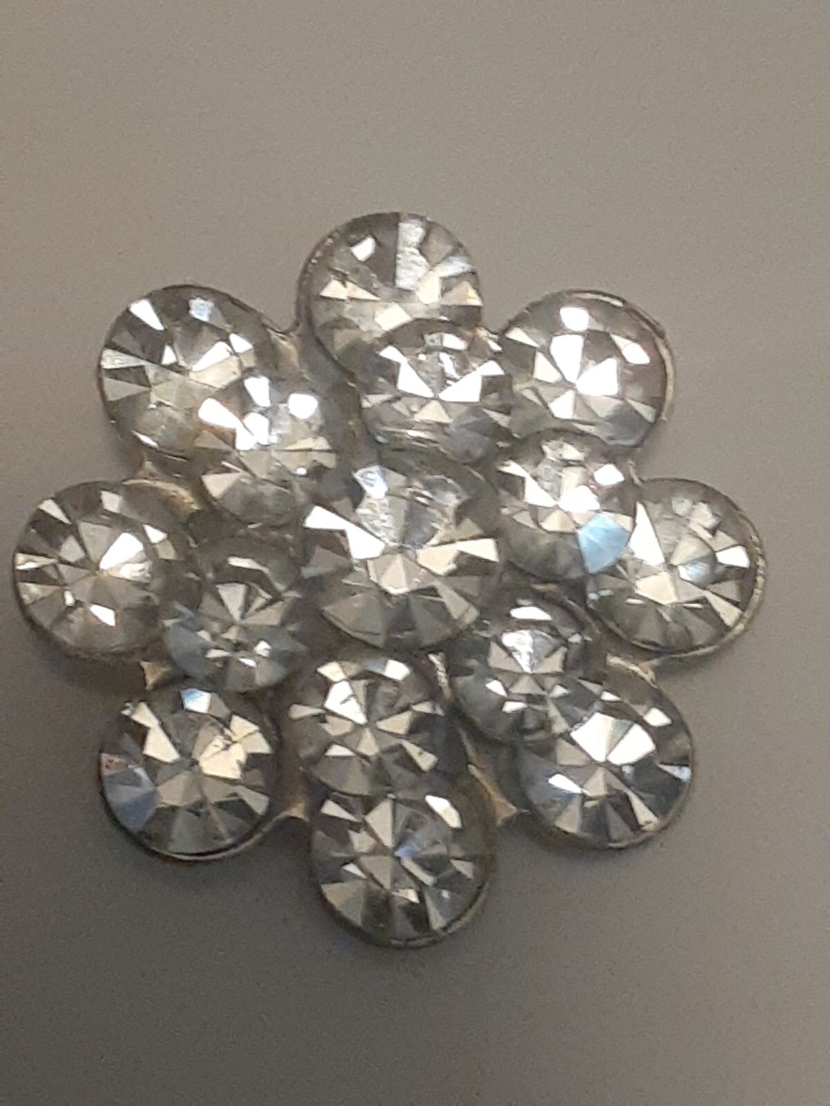 Vintage fauceted rhinestone cluster round Silvertone brooch/pin