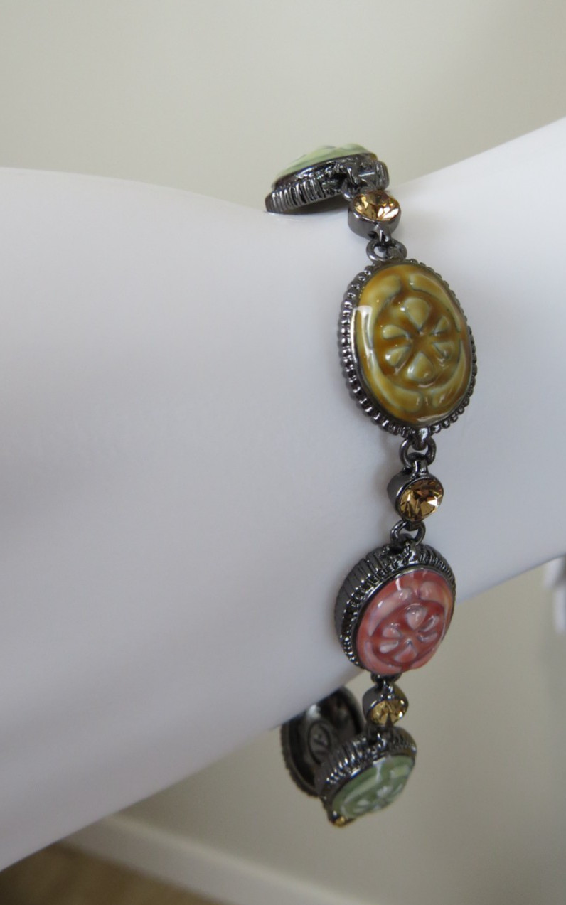 liz claiborne LC Signed Bracelet. Multi Color Pastel 8” Long